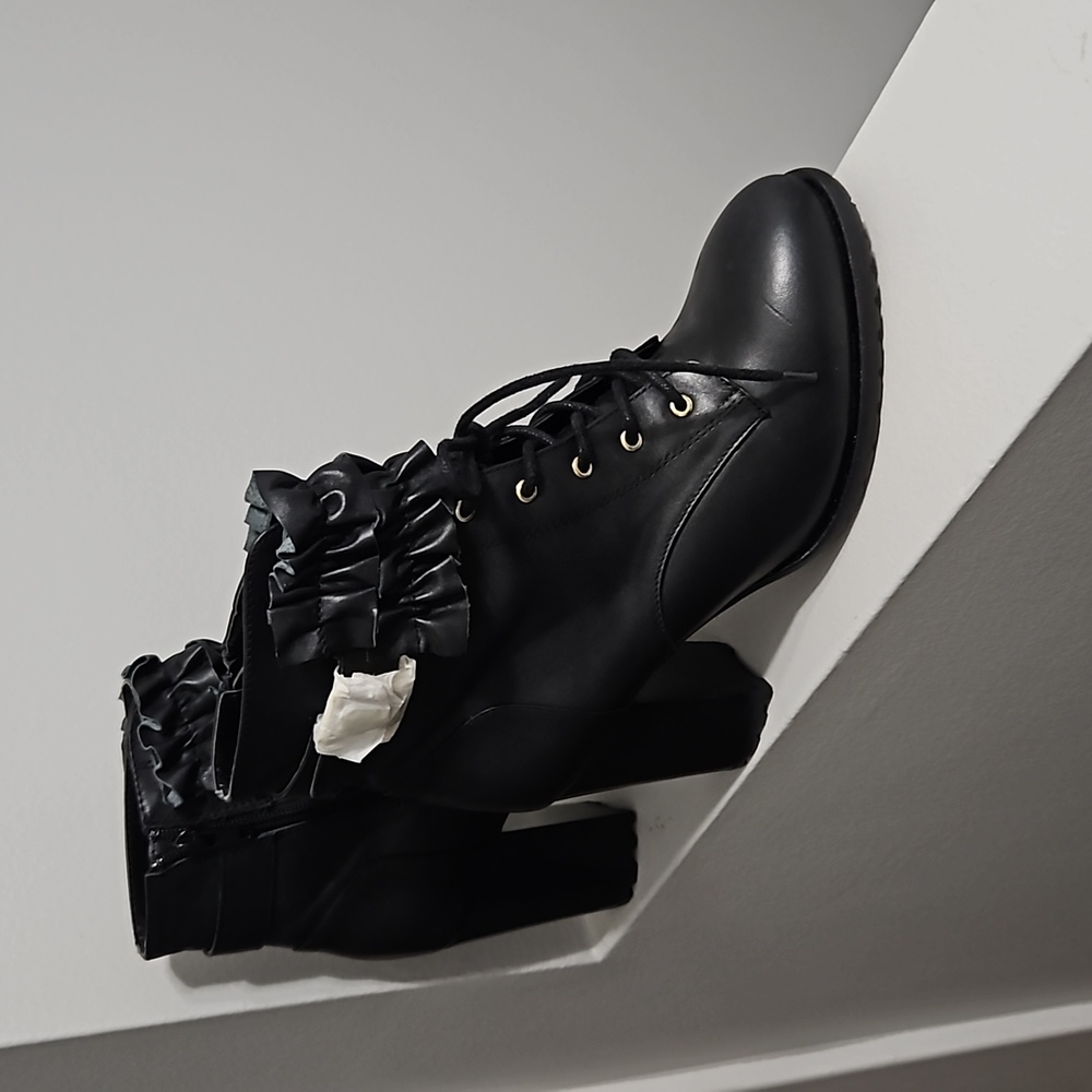 Betsy Johnson Women's Allexus Black Boot Bootie size 8 NWOT